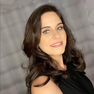 Meet your Posher, Ana